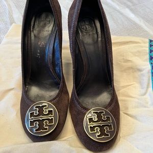 TORY BURCH Brown wedge suede size 8.5.